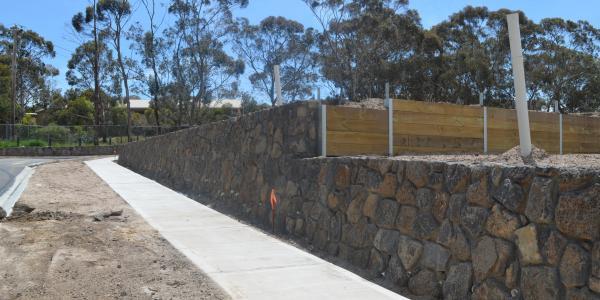 Spavin and Riddell Estate Sunbury Retaining Walls Melbourne | Stringline